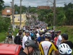 Milhares de ciclistas aguardando a primeira balsa, na região do Grajaú.