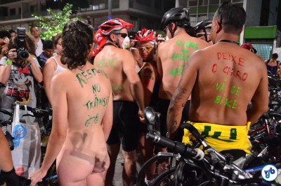 Pedalada Pelada 2014 reuniu centenas de pessoas em São Paulo