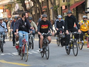 Fernando Haddad pedalou durante a campanha, em 2012, em encontro com a Ciclocidade. Na ocasião, assinou carta de compromisso com uma cidade mais ciclável. Foto: Jeanne Gibson/Divulgação