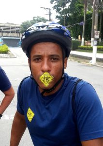 Além de não terem sido ouvidos, ciclistas foram calados, enquanto a prefeitura finge não ver o problema. Foto: Rodrigo Martins