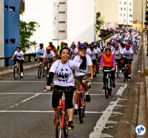 Cerca de seiscentas pessoas participaram da pedalada! Nesse momento, passavam sobre o Elevado Costa e Silva. Foto: Rachel Schein