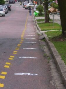 O "crime ambiental" cometido em Curitiba. Foto: Bicicletada Curitiba