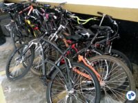 O uso de espaços inadequados para a guarda de bicicletas pode trazer transtornos ao condomínio. Foto: Willian Cruz