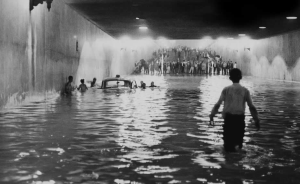 Enchente no Vale do Anhangabaú em 1953. Foto: Divulgação/Rios e Ruas