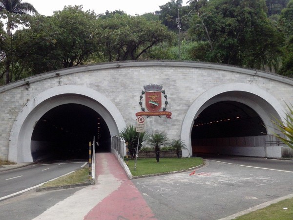 Túnel adaptado para a passagem de ciclistas em Santos-SP. Foto: Guilherme Moraes da Silva