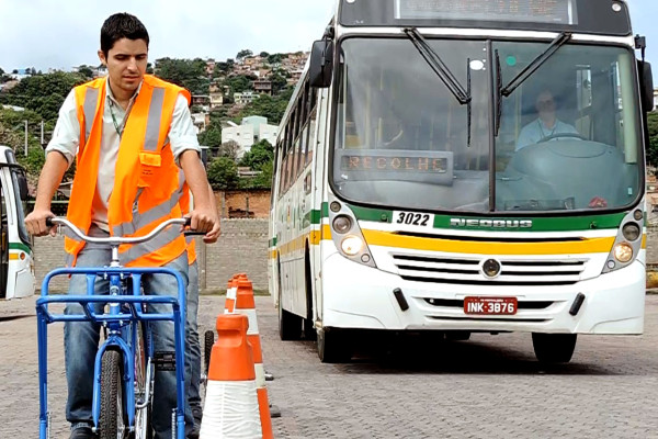Motoristas de ônibus de Porto Alegre assumem condição de ciclistas em treinamento Na foto: Funcionários da empresa Sudeste - Consórcio Unibus Foto: Rodrigo Mauat Hoff/Divulgação PMPA