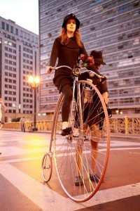 A "Penny Farthing", bicicleta antiga com uma roda enorme na frente, fez sucesso na pedalada de 2011. Foto: Laura Sobenes