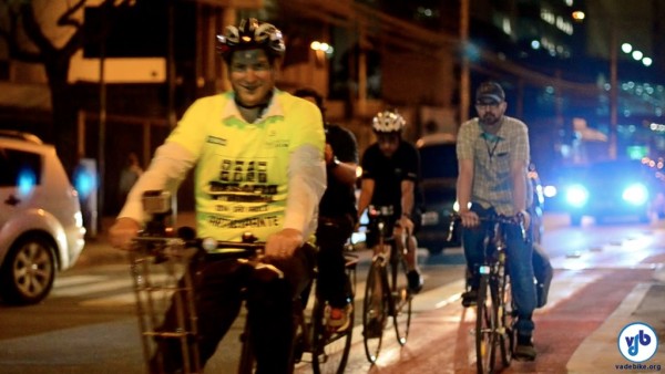O secretário de Transportes pedalou também em vias que não contam com ciclovias. Foto: Rachel Schein
