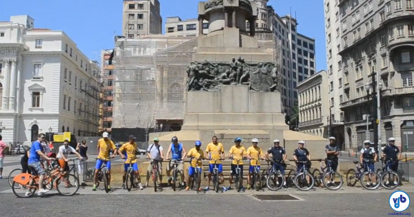 Guarda Civil Metropolitana leva cidadãos para pedalar pelo centro histórico de São Paulo. Foto: Rachel Schein