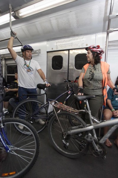 Ciclistas podem transportar bicicletas nos trens da Supervia também durante a semana, a partir das 21h. Foto: Programa Rio Estado da Bicicleta