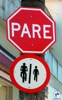 Além de evidenciar que a área adiante é compartilhada, sinalização pede que o ciclista pare, dando preferência aos pedestres. Foto: Willian Cruz