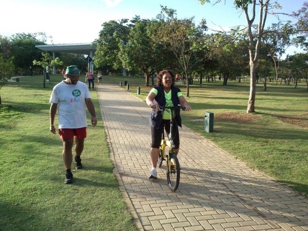 Aula de pedal da Escola Bike Anjo realizada no Parque Ecológico da Pampulha, em Belo Horizonte (MG). Foto: Escola Bike Anjo