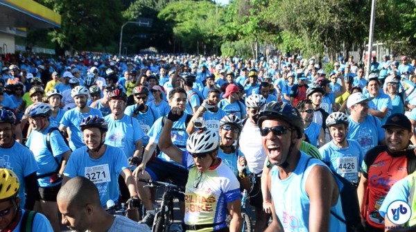 Legenda: Evento reuniu cerca de cinco mil ciclistas pelas ruas da cidade. Foto: Rachel Schein