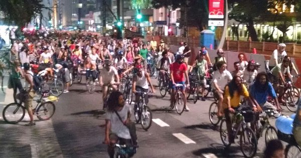 Milhares de ciclistas tomaram a avenida símbolo de São Paulo, a Paulista, para reivindicar seu direito à circulação segura. Manifestação aconteceu em mais de 30 cidades brasileiras e 15 estrangeiras. Foto: Carlos Aranha