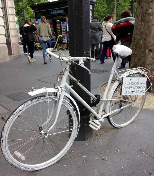 Homenagens a ciclistas que se foram, ghost bikes buscam reflexão sobre respeito, infraestrutura e segurança. Foto: João Magalhães