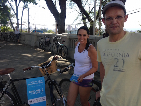 Adriana e Paulo Henrique, que participaram da gincana promovida pelo Vá de Bike. Foto: Ana Sniesko