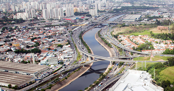 Com decisão liminar, prefeitura da capital paulista está impedida de aumentar os limites de velocidade nas marginais. Foto: Fernando Stankuns (cc)