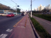 Ciclofaixa foi sinalizada onde antes carros estacionavam. Foto: Eduardo Magrão