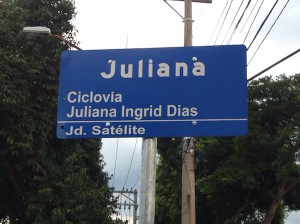 Em 2012 a ciclovia da avenida Andrômeda, na zona sul, a primeira de São José dos Campos, ganhou o nome de Juliana Ingrid Dias, ciclista morta na avenida Paulista por um motorista de ônibus naquele mesmo ano. Foto: Eduardo Pereira