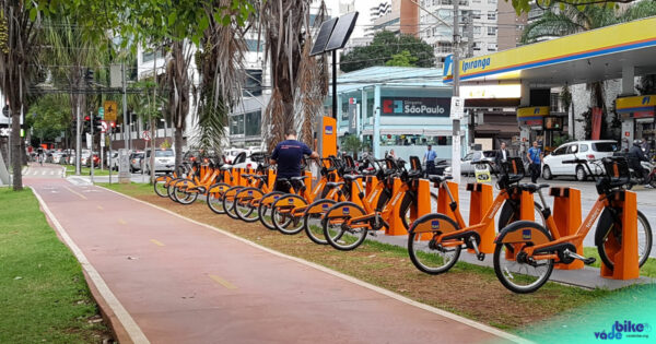 estação de bicicletas compartilhadas ciclovia