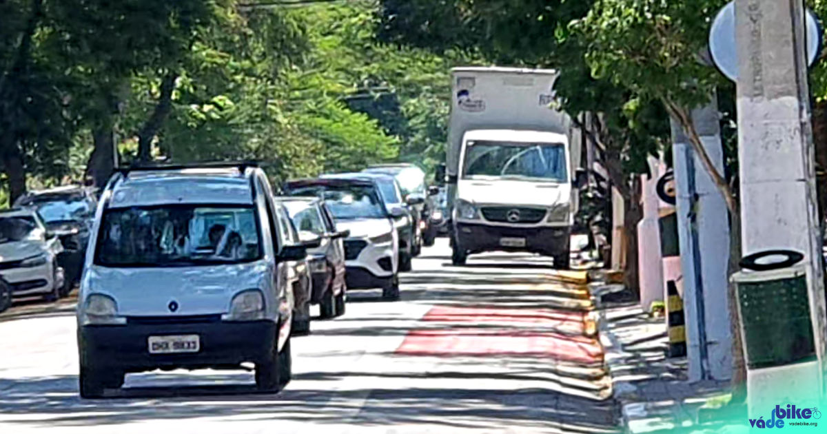 Estacionamento De Caminhões Parking 36 Peças Infantil