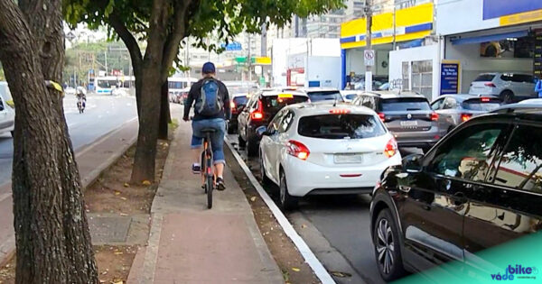 ciclista bicicleta compartilhada ciclovia congestionamento
